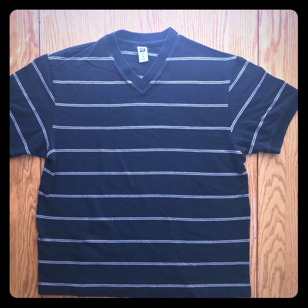 GAP v-neck knitted shirt